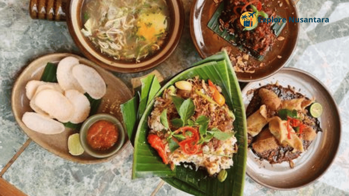 Kuliner Viral PIK 2025 - Nasi kendil ayam asap kemangi disajikan dengan sambal dan lalapan