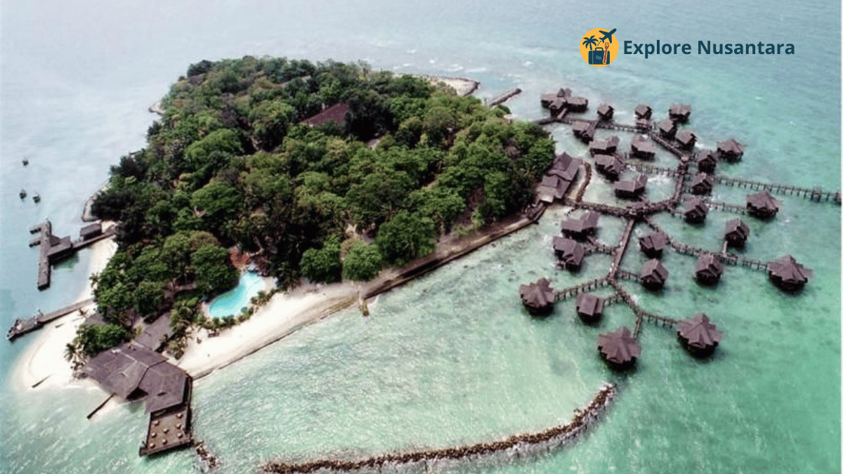 Liburan Seru Pulau Seribu - Pemandangan Pulau Harapan dengan pemandangan laut yang memesona