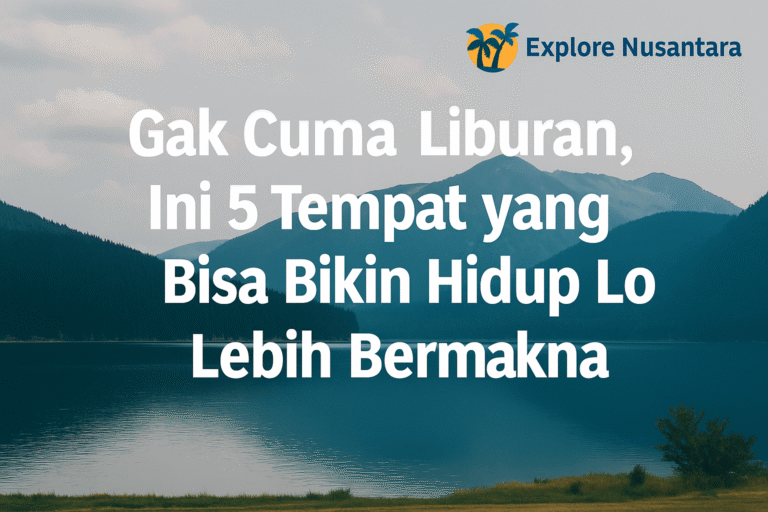 Pemandangan pegunungan dan danau tenang yang menggambarkan suasana liburan penuh makna di alam Indonesia.