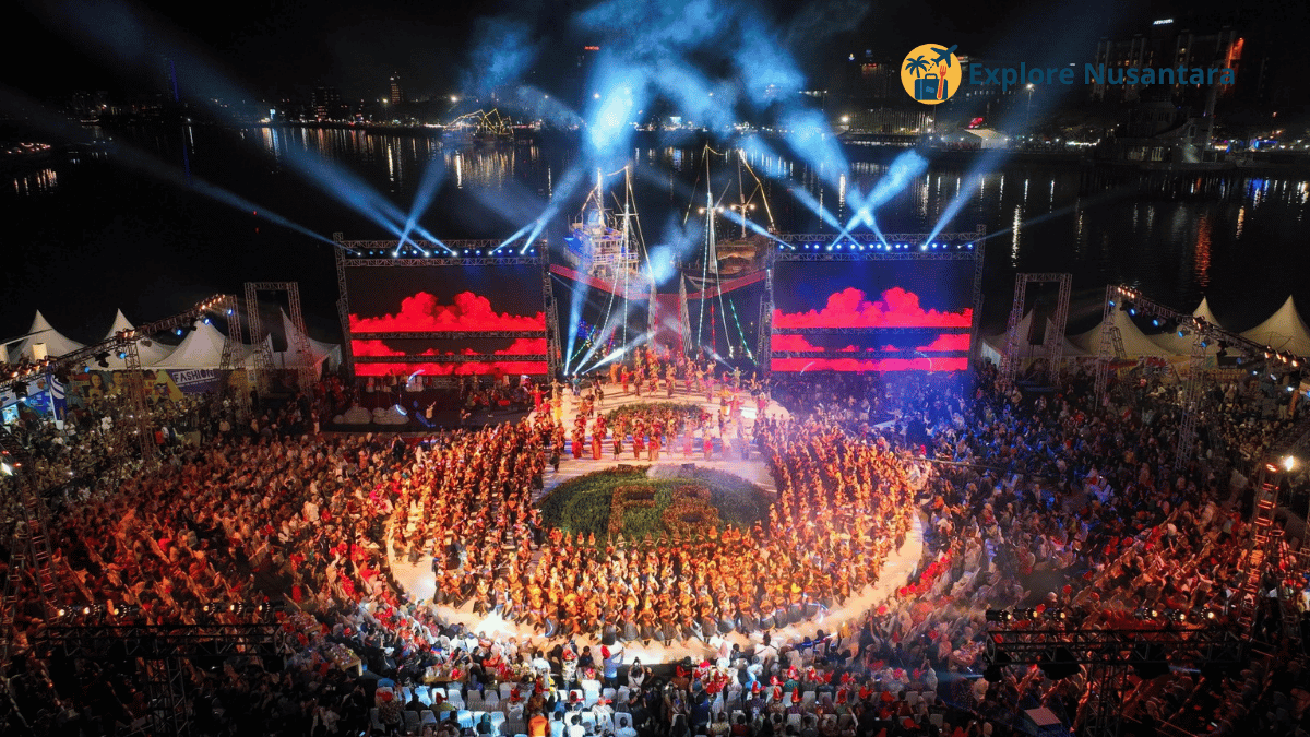 F8 Makassar 2025 dengan panggung musik terbuka dan pertunjukan fashion
