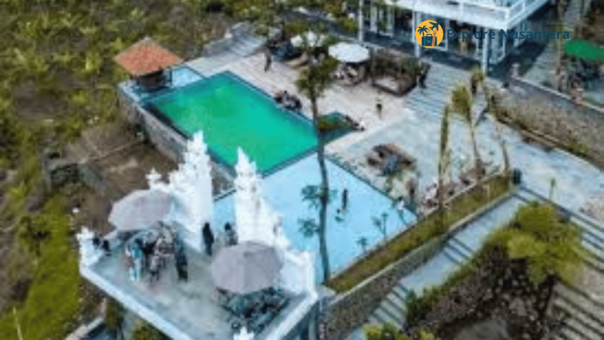 Wisata Dekat Jakarta - Pemandangan Mandapa Kirana Resort di Sentul dengan latar Gunung Pancar