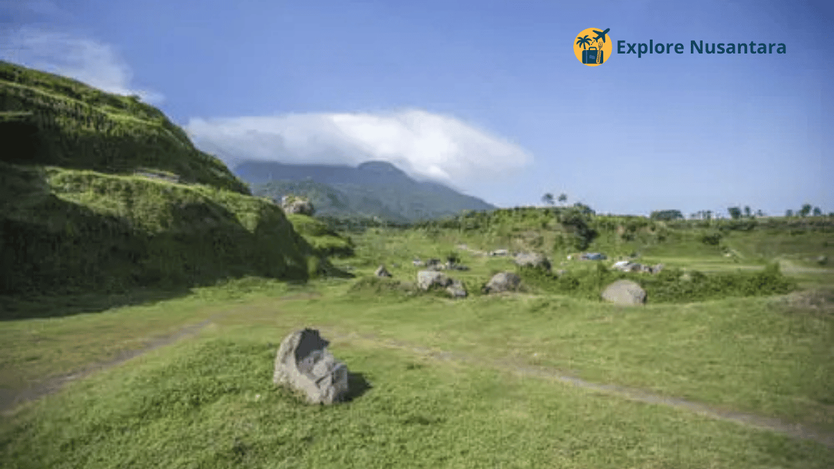 Tempat Camping Estetik 2025 di Ranu Manduro Mojokerto dengan latar pegunungan