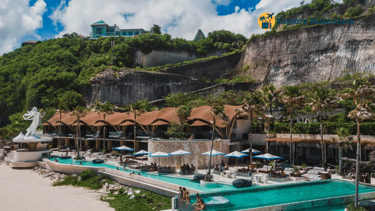TT Beach Club Melasti Beach Bali, beach club baru yang viral tahun 2025