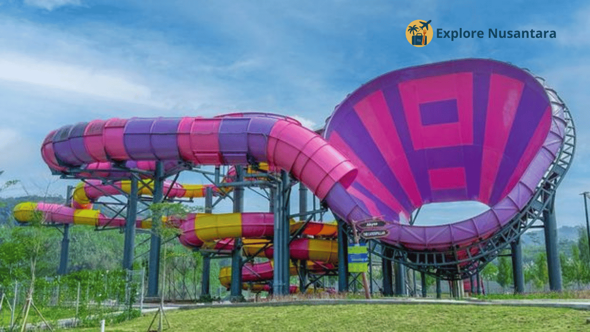 Wahana seluncur di Wahoo Waterworld Bandung 2025