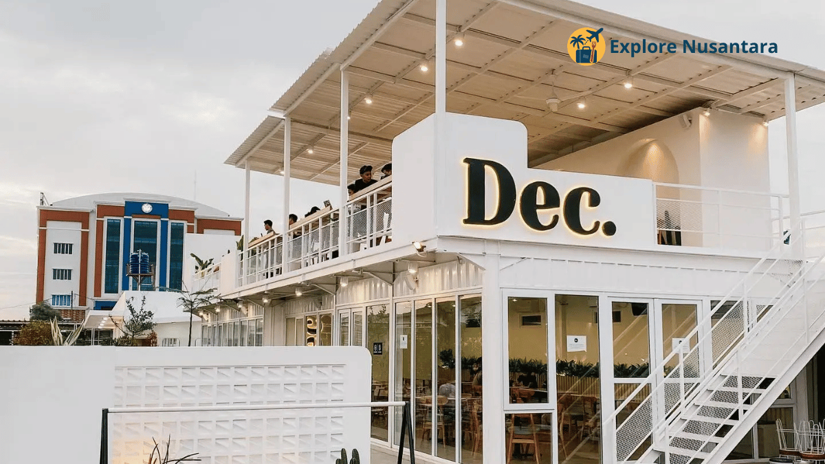 Warung Kopi Viral 2025 - Tampak rooftop December Coffee di Tangerang yang luas dan Instagramable