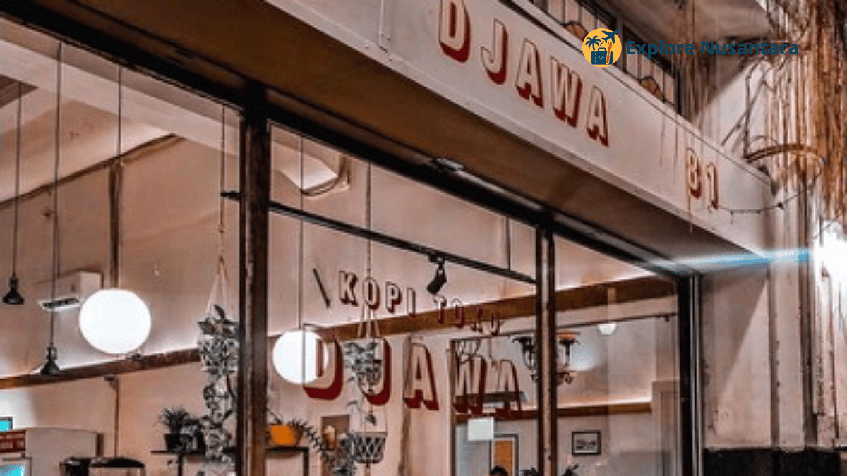 Warung Kopi Viral 2025 Bagian luar Kopi Toko Djawa dengan gaya heritage di Jalan Braga Bandung